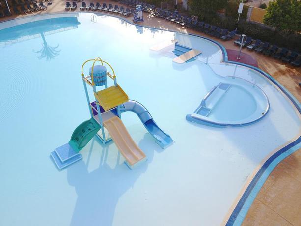 Imagen de la piscina del Apartamentos Terralta, Benidorm - Playa Poniente. Foto 19