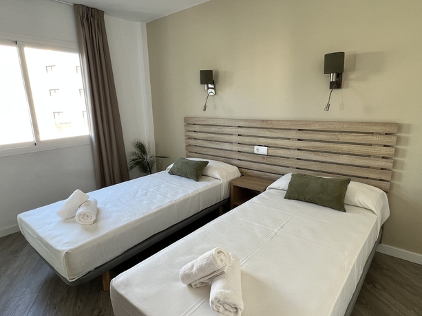 Imagen de la habitación del Apartamentos The Palm Star Ibiza. Foto 6