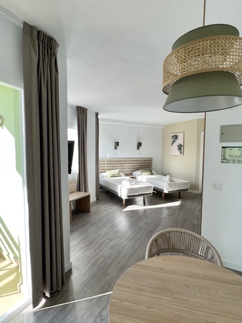 Imagen de la habitación del Apartamentos The Palm Star Ibiza. Foto 10