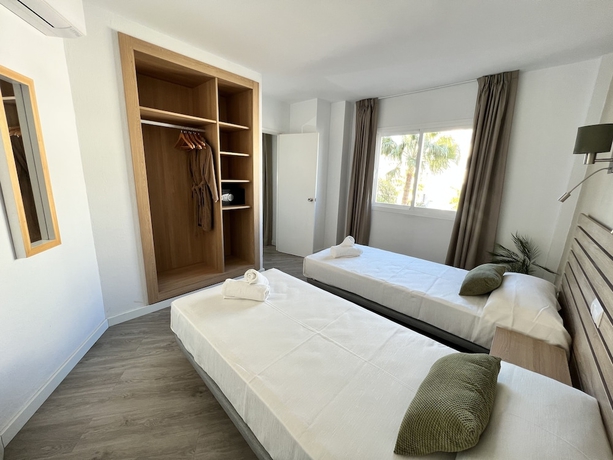 Imagen de la habitación del Apartamentos The Palm Star Ibiza. Foto 11