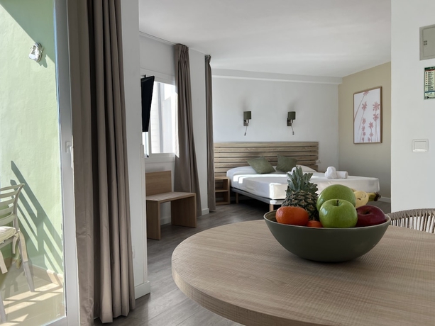 Imagen de la habitación del Apartamentos The Palm Star Ibiza. Foto 15