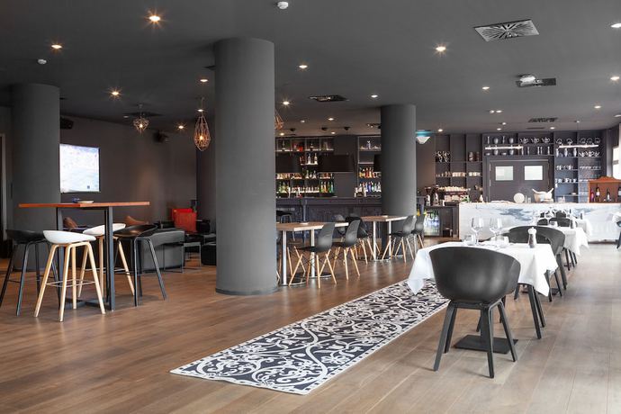 Imagen del bar/restaurante del Apartamentos The Residences Islantilla Apartments. Foto 2