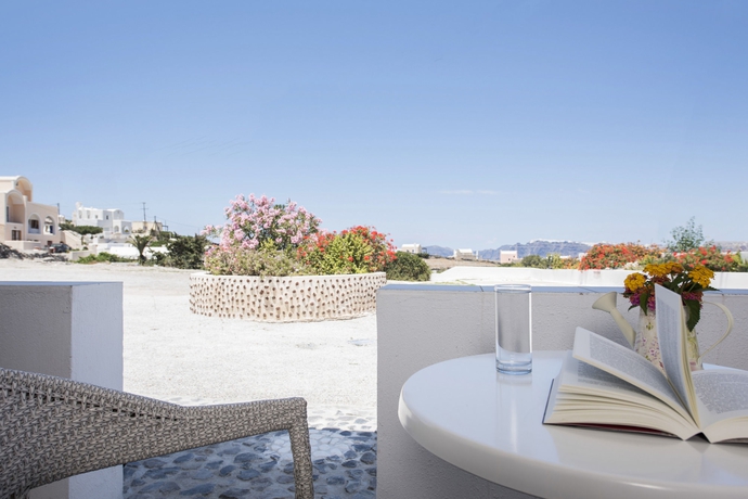 Imagen de los exteriores del Apartamentos Thira's Dolphin. Foto 14