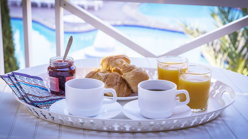 Imagen del bar/restaurante del Apartamentos Tisalaya Park. Foto 2