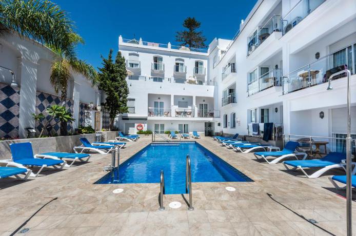 Imagen de la piscina del Apartamentos Toboso Apar-turis. Foto 22