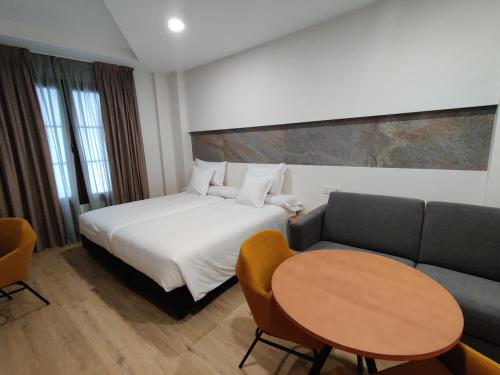 Imagen general del Apartamentos Torreluz SUITES. Foto 11