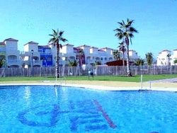 Imagen de la piscina del Apartamentos Torremar Natura. Foto 6