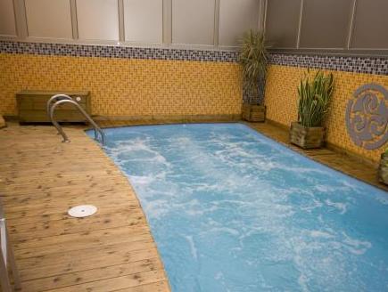 Imagen de la piscina del Apartamentos Trisquel. Foto 6