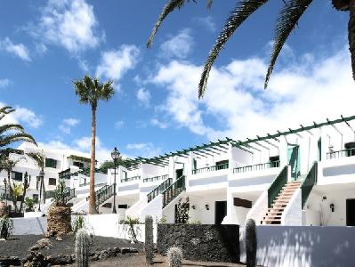 Imagen de la piscina del Apartamentos Tropicana, Lanzarote. Foto 13