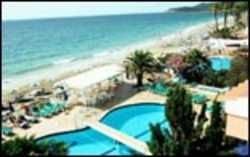 Imagen de la piscina del Apartamentos Tur Palas. Foto 8