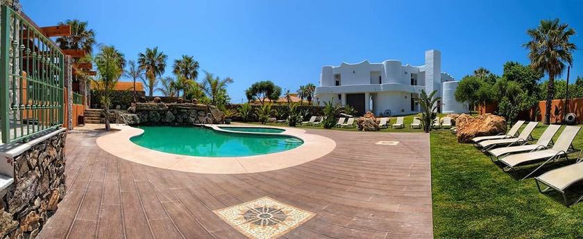 Imagen de la piscina del Apartamentos Turísticos Bahía de Trafalgar. Foto 19