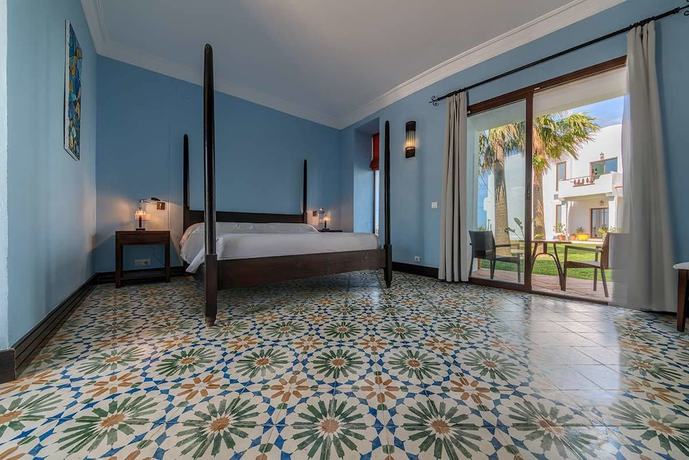 Imagen de la habitación del Apartamentos Turísticos Bahía de Trafalgar. Foto 12