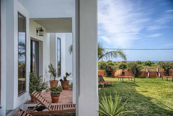 Imagen de la habitación del Apartamentos Turísticos Bahía de Trafalgar. Foto 14