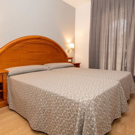 Imagen de la habitación del Apartamentos Turísticos Jardines del Plaza. Foto 3