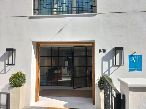 Imagen de los exteriores del Apartamentos Turísticos La Plaza Chipiona. Foto 7