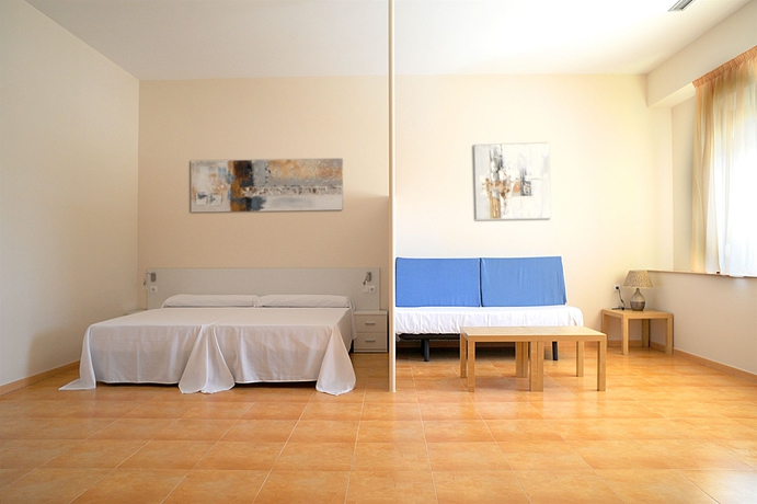 Imagen de la habitación del Apartamentos Turísticos Mediterráneo. Foto 13