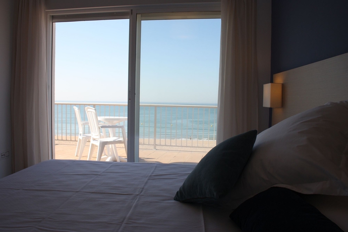 Imagen de la habitación del Apartamentos Turísticos Playa Bárbate. Foto 7