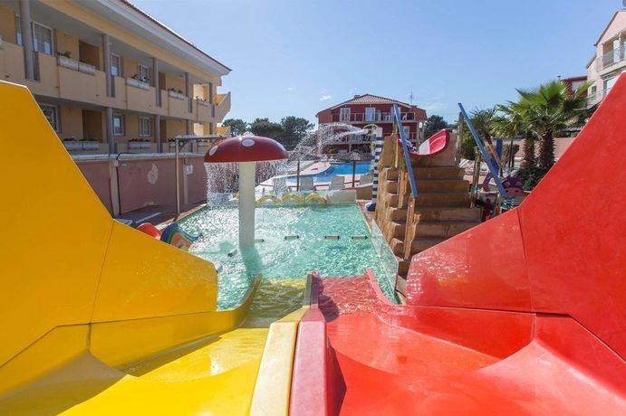 Imagen de la piscina del Apartamentos Turísticos Playa Mar. Foto 15