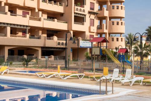 Imagen de la piscina del Apartamentos Turísticos Spiritmar. Foto 7