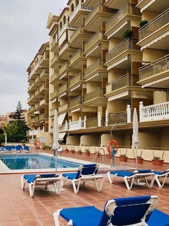 Imagen de la piscina del Apartamentos Turísticos Yamasol. Foto 16