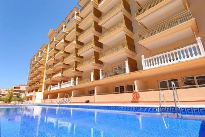 Imagen de la piscina del Apartamentos Turísticos Yamasol. Foto 17
