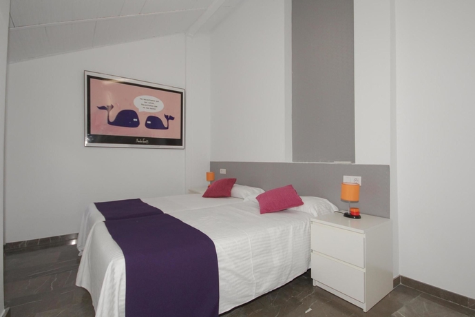 Imagen de la habitación del Apartamentos Turisticos Costa Azul Granada. Foto 3