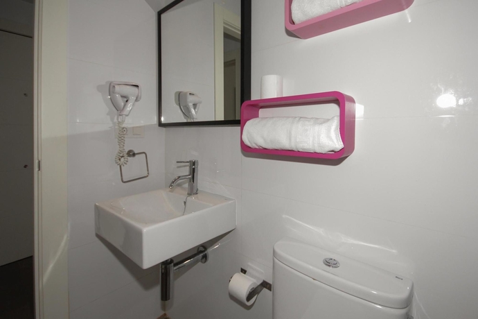 Imagen de la habitación del Apartamentos Turisticos Costa Azul Granada. Foto 8