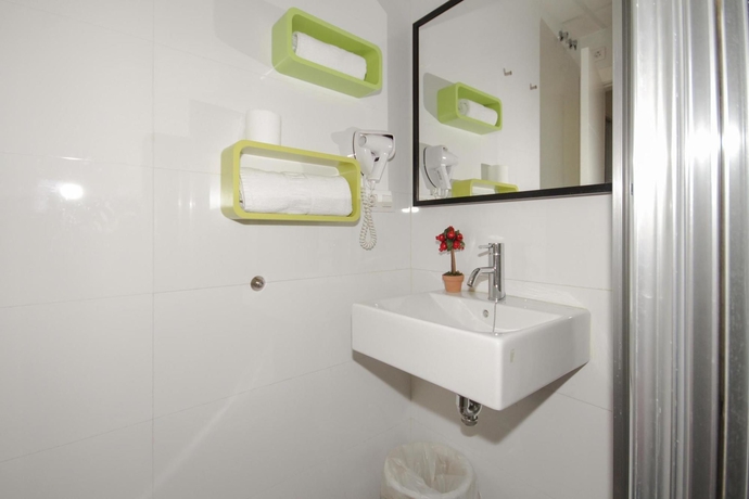 Imagen de la habitación del Apartamentos Turisticos Costa Azul Granada. Foto 11