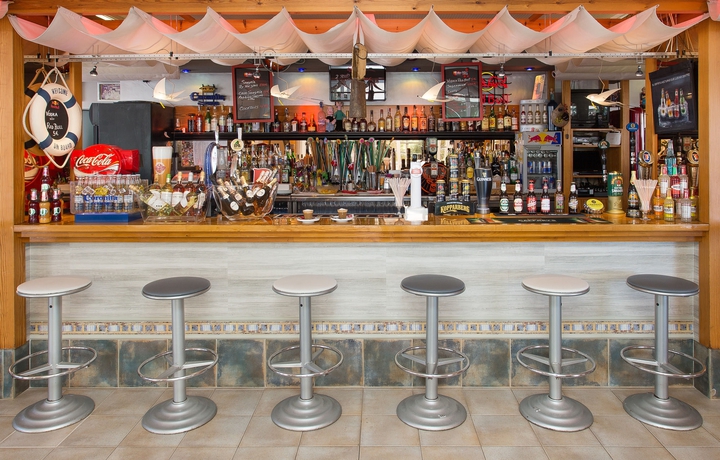 Imagen del bar/restaurante del Apartamentos Typic Art. Foto 9