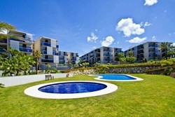 Imagen de la piscina del Apartamentos UHC Paradis Village. Foto 3