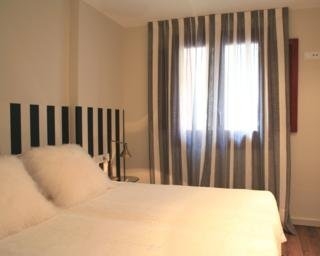 Imagen de la habitación del Apartamentos Uma Suites Barceloneta Beach. Foto 2