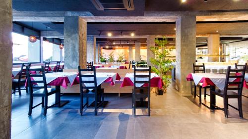 Imagen del bar/restaurante del Apartamentos Ura Jard&iacute;n Del Atl&aacute;ntico. Foto 3