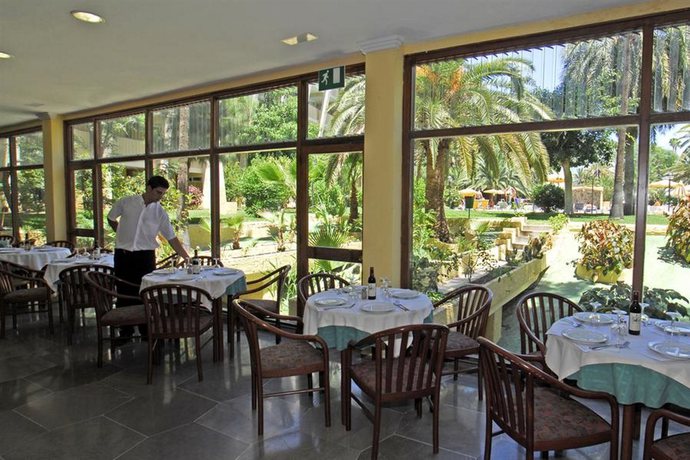 Imagen del bar/restaurante del Apartamentos Ura Jardín Del Atlántico. Foto 4