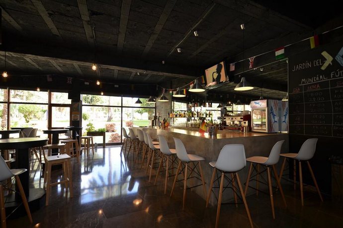 Imagen del bar/restaurante del Apartamentos Ura Jardín Del Atlántico. Foto 6