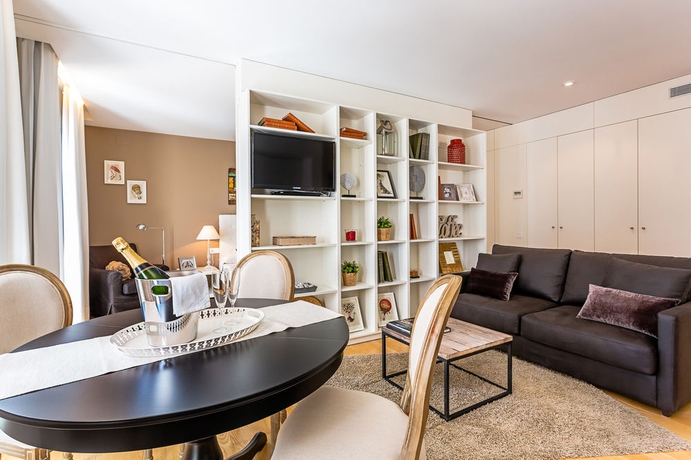 Imagen de los interiores del Apartamentos Urban District Apartments - Rambla Suites & Pool. Foto 15