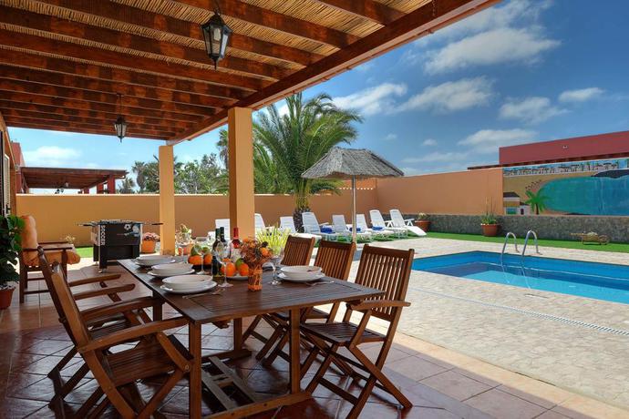 Imagen de la piscina del Apartamentos VILLAS SUSI. Foto 7