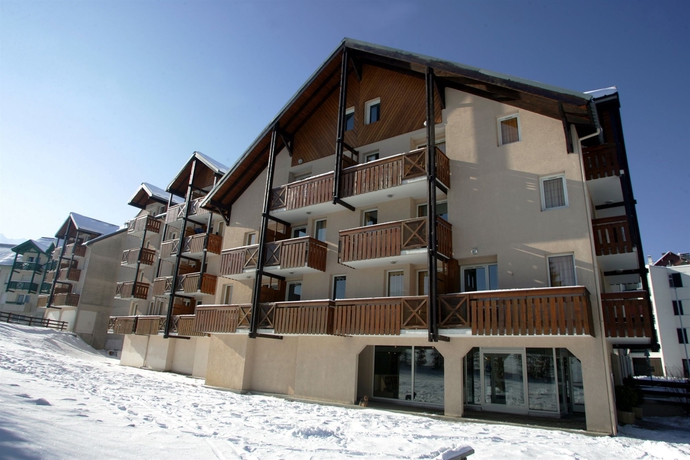 Imagen de los exteriores del Apartamentos Vacanc&eacute;ole - R&eacute;sidence La Croix Margot. Foto 4