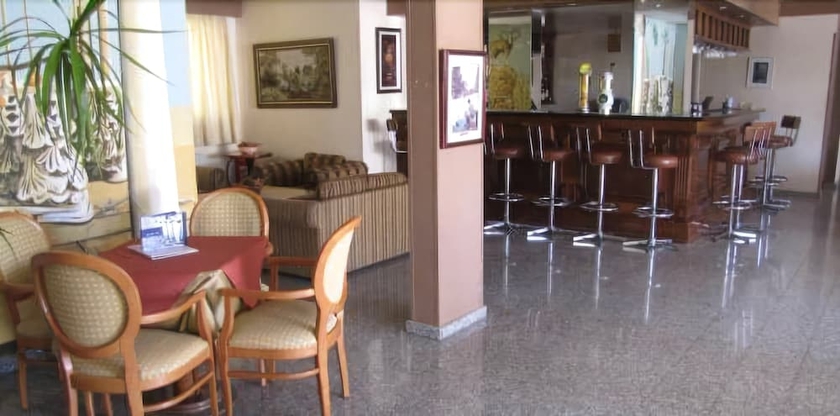 Imagen del bar/restaurante del Apartamentos Valana Apartments. Foto 5