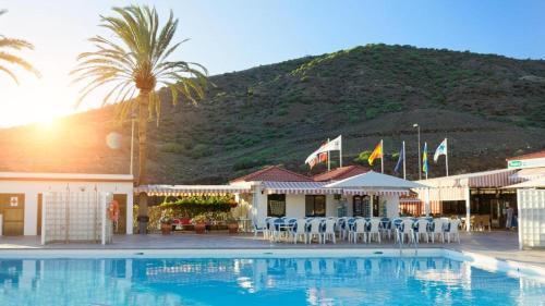 Imagen de la piscina del Apartamentos Valle Marina Apartamentos. Foto 9