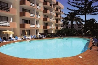 Imagen de la piscina del Apartamentos Valparaiso. Foto 6