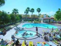 Imagen de la piscina del Apartamentos Vicksol. Foto 4