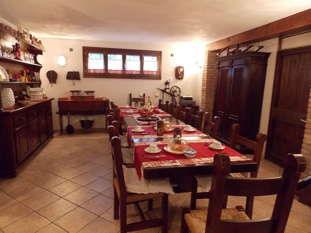 Imagen del bar/restaurante del Apartamentos Villa Ai Tigli Guest House. Foto 2