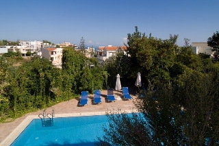 Imagen de la piscina del Apartamentos Villa Armonia. Foto 24