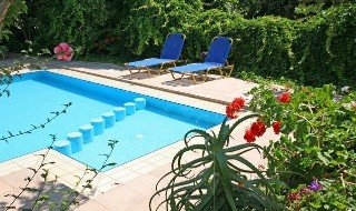 Imagen de la piscina del Apartamentos Villa Armonia. Foto 27