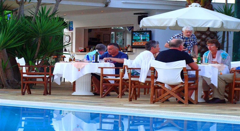 Imagen del bar/restaurante del Apartamentos Villa Christina. Foto 2