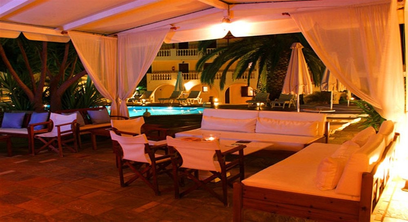 Imagen del bar/restaurante del Apartamentos Villa Christina. Foto 5