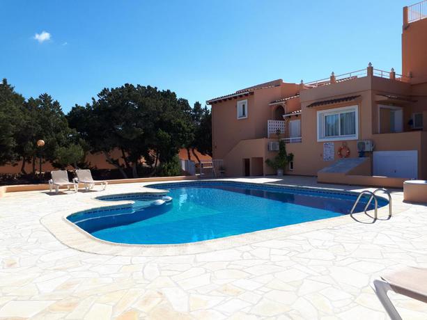 Imagen de la piscina del Apartamentos Villa Clementina, Es Pujols. Foto 10