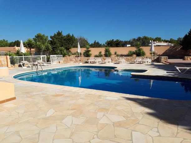 Imagen de la piscina del Apartamentos Villa Clementina, Es Pujols. Foto 11