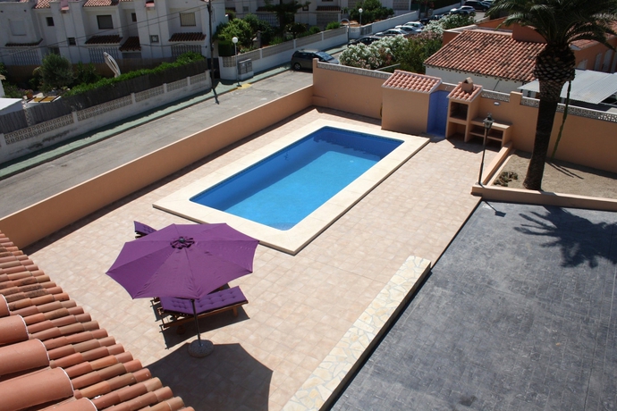Imagen de la piscina del Apartamentos Villa Enrique. Foto 18