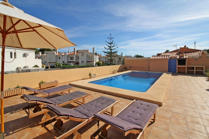 Imagen de la piscina del Apartamentos Villa Enrique. Foto 19